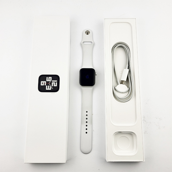 Apple Watch SE 2 GPS 40mm Silver Aluminum Case White Sport Ban Б/У №1767 (стан 8/10)