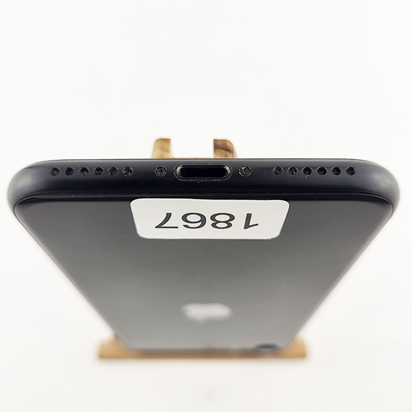 Apple SE 2020 64Gb Black Б/У №1867 (стан 8/10)