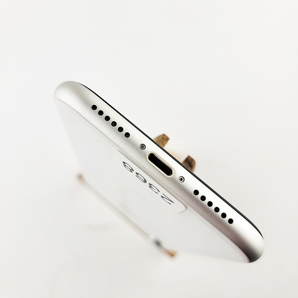 Apple iPhone XR 128GB White Б/У №2368 (Стан 7/10)