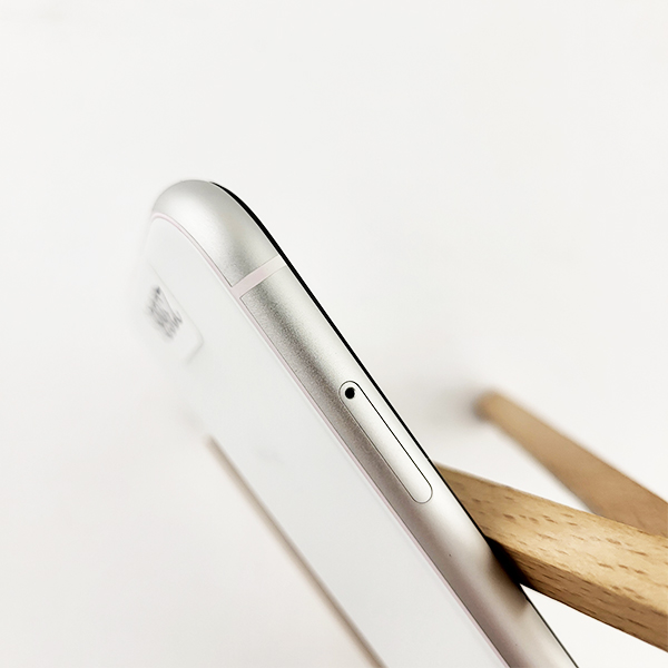 Apple iPhone XR 128GB White Б/У №2368 (Стан 7/10)