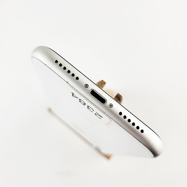 Apple iPhone XR 64GB White Б/У №2384 (Стан 8/10)
