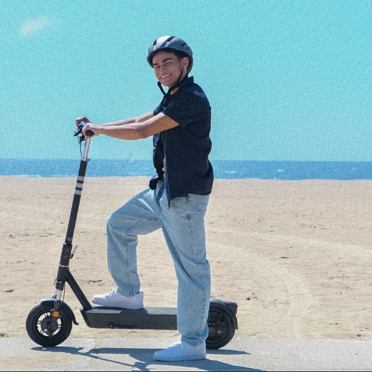 Електросамокат OKAI ES40-Black 10", 500(1000)W, 15.6Ah, 70km, 38kmh, 25%, NFC, App, 23kg