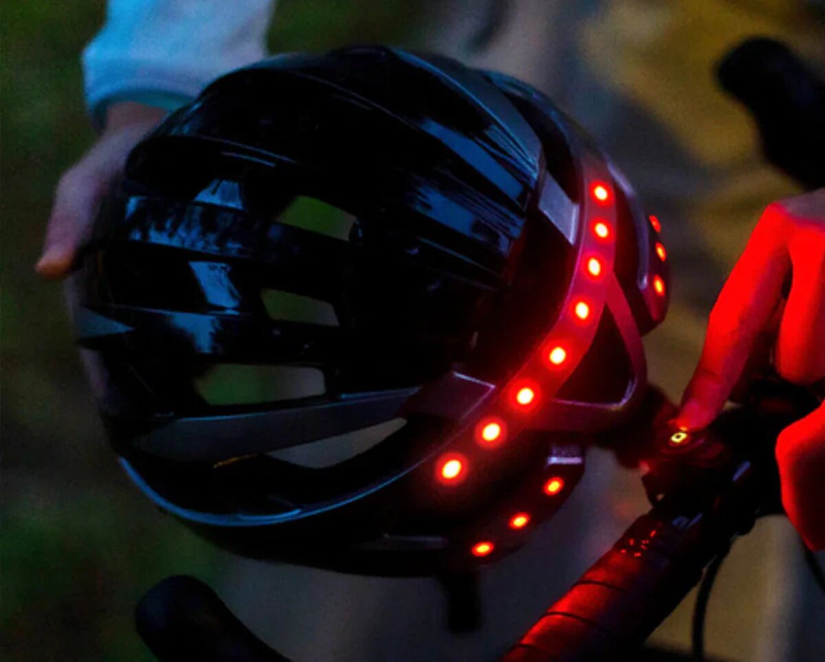 Захисний шолом Livall MT1 NEO (M) Black/Red (54-58см), акустика, мікрофон, сигнали поворотів та стопів, додаток, пульт BR80, Bluetooth