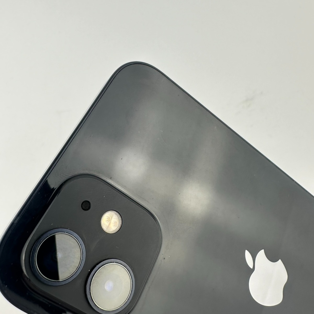 Apple iPhone 12 64GB Black Б/У №1381 (стан 8/10)