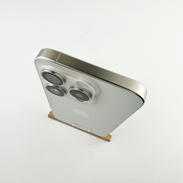 Apple iPhone 15 Pro 256GB White Titanium Б/У №3514 (Стан 8/10)