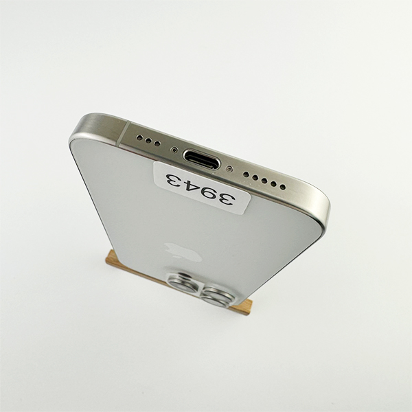 Apple iPhone 15 Pro 128GB White Titanium Б/У №3943 (Стан 8/10)