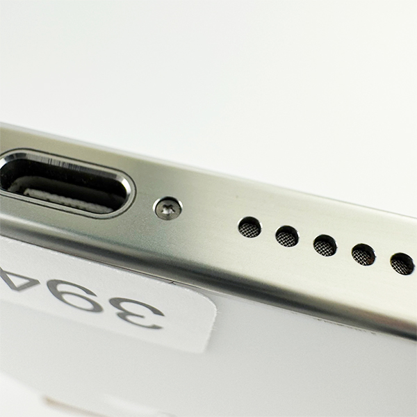 Apple iPhone 16 Pro Max 256GB White Titanium Б/У №3944 (Стан 9/10)