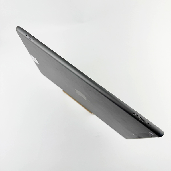 Apple iPad 11,7 32GB (8th generation) Silver Б/У №3333 (Стан 7/10)