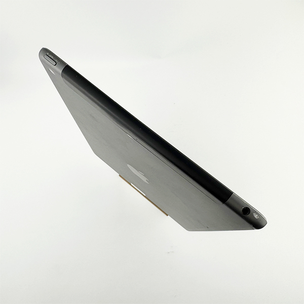 Apple iPad 11,7 32GB (8th generation) Silver Б/У №3333 (Стан 7/10)