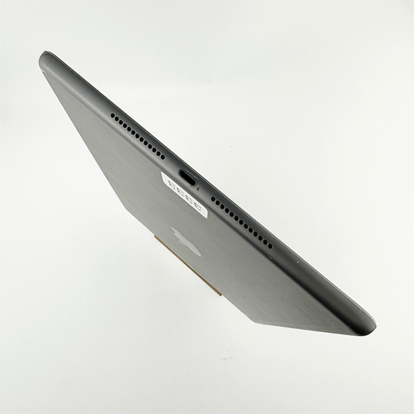Apple iPad 11,7 32GB (8th generation) Silver Б/У №3333 (Стан 7/10)