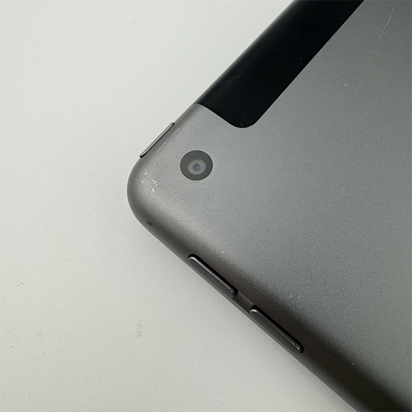 Apple iPad 11,7 32GB (8th generation) Silver Б/У №3333 (Стан 7/10)