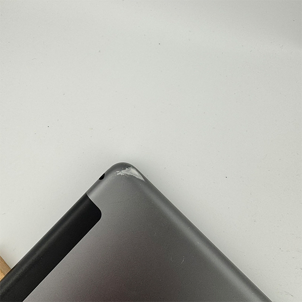 Apple iPad 11,7 32GB (8th generation) Silver Б/У №3333 (Стан 7/10)