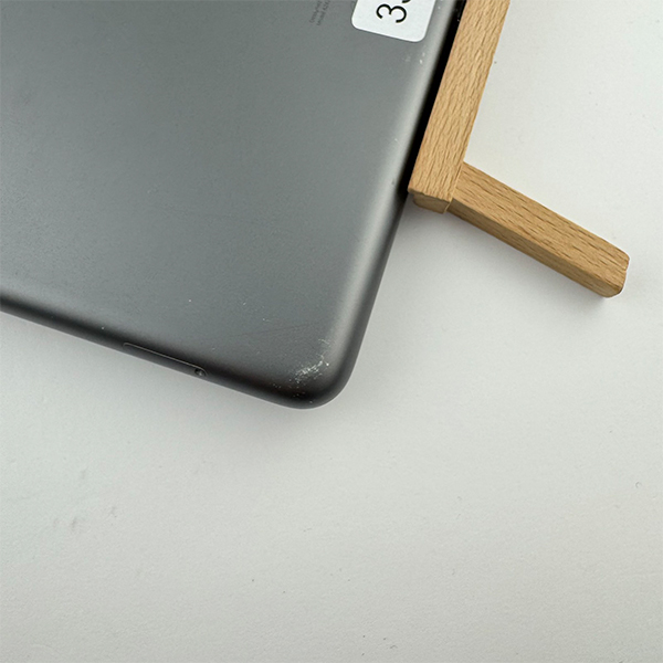 Apple iPad 11,7 32GB (8th generation) Silver Б/У №3333 (Стан 7/10)