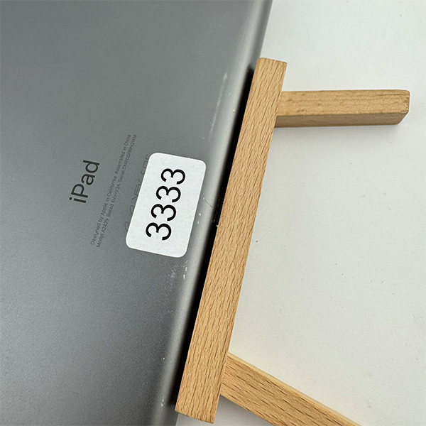 Apple iPad 11,7 32GB (8th generation) Silver Б/У №3333 (Стан 7/10)