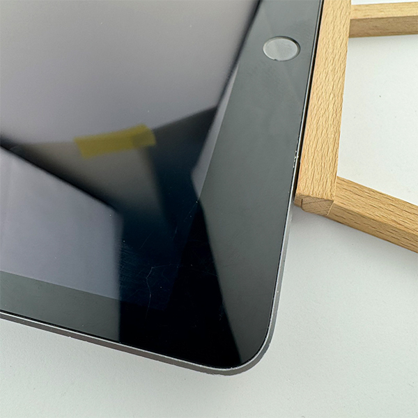 Apple iPad 11,7 32GB (8th generation) Silver Б/У №3333 (Стан 7/10)