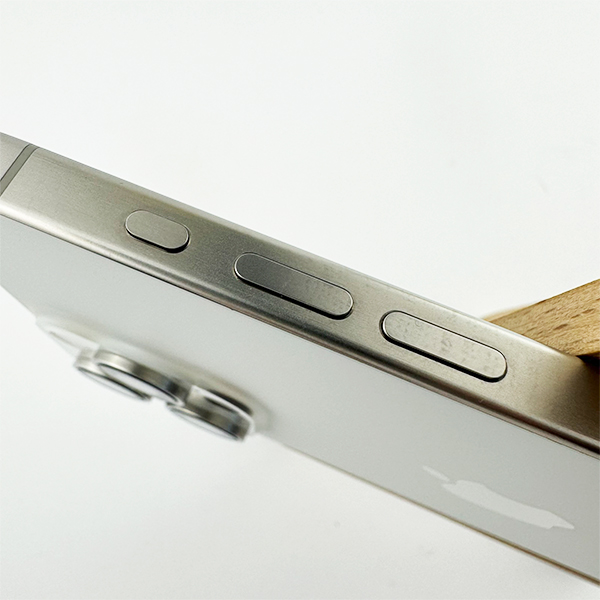 Apple iPhone 15 Pro Max 512GB White Titanium Б/У №3428 (Стан 8/10)