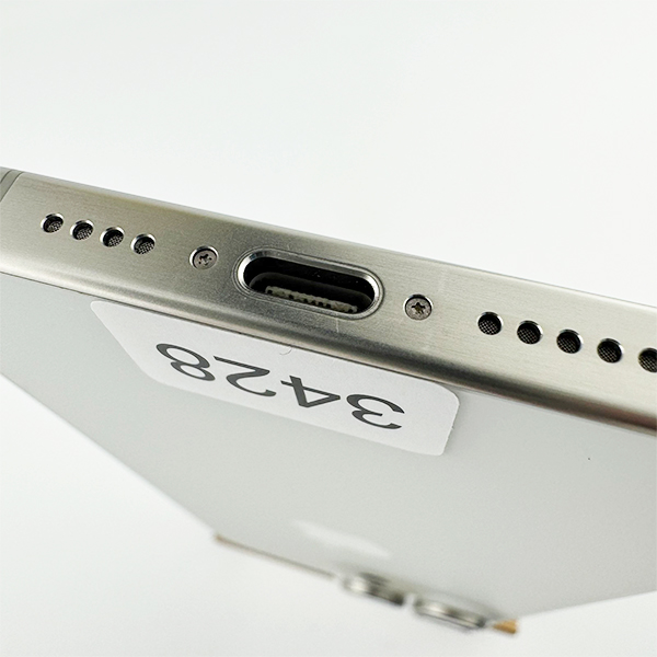 Apple iPhone 15 Pro Max 512GB White Titanium Б/У №3428 (Стан 8/10)