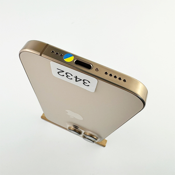 Apple iPhone 16 Pro 256GB Desert Titanium Б/У №3432 (Стан 8/10)