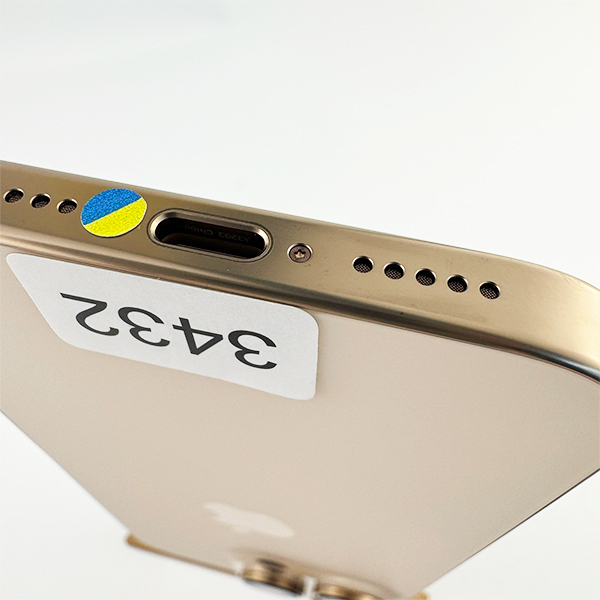 Apple iPhone 16 Pro 256GB Desert Titanium Б/У №3432 (Стан 8/10)