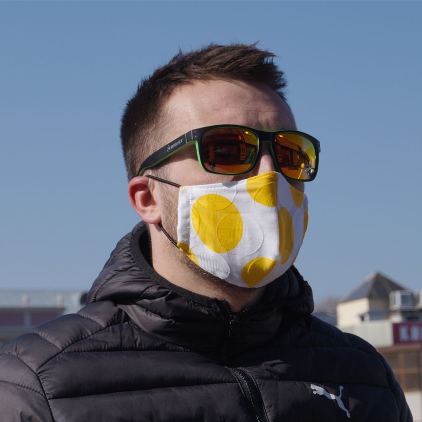 Многоразовая защитная маска для лица белая с желтыми кружочками (размер XS)