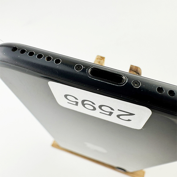 Apple SE 2 128Gb Black Б/У №2595 (Стан 8/10)