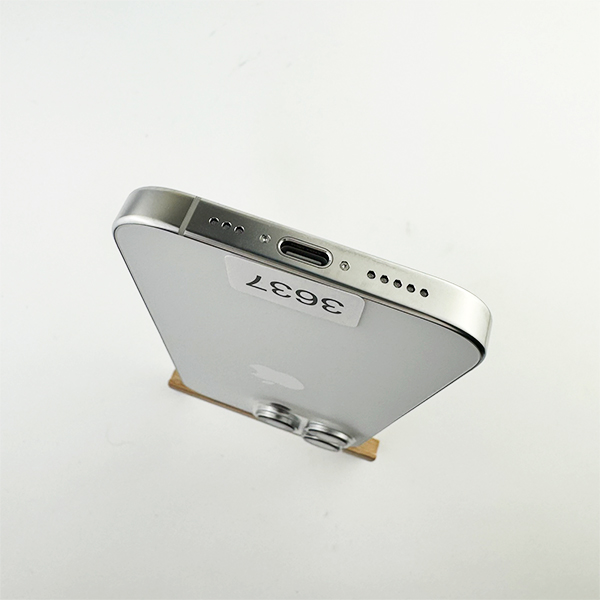 Apple iPhone 16 Pro 256GB White Titanium Б/У №3637 (Стан 9/10)