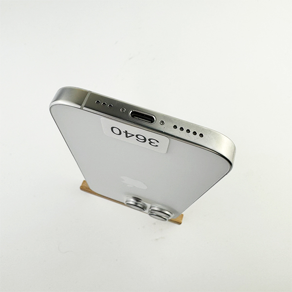 Apple iPhone 16 Pro 128GB White Titanium Б/У №3640 (Стан 8/10)